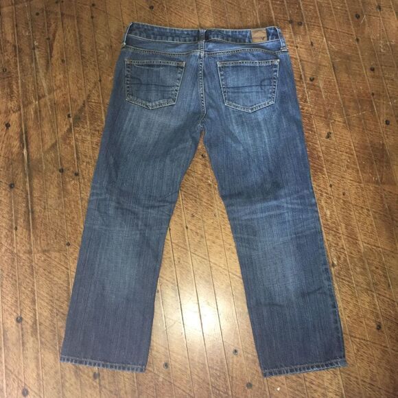 American Eagle boy fit cropped medium wash size 2 jeans - Picture 3 of 3